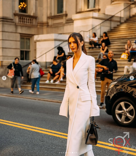 Screenshot 2025-08-02 at 23-01-18 Emily Ratajkowski (@emrata) • Φωτογραφίες και βίντεο στο Instagram.png