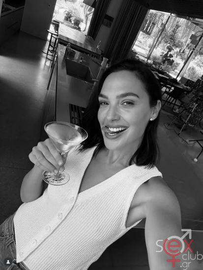 Screenshot 2025-10-24 at 00-57-25 Gal Gadot (@gal_gadot) • Φωτογραφίες και βίντεο στο Instagram.png