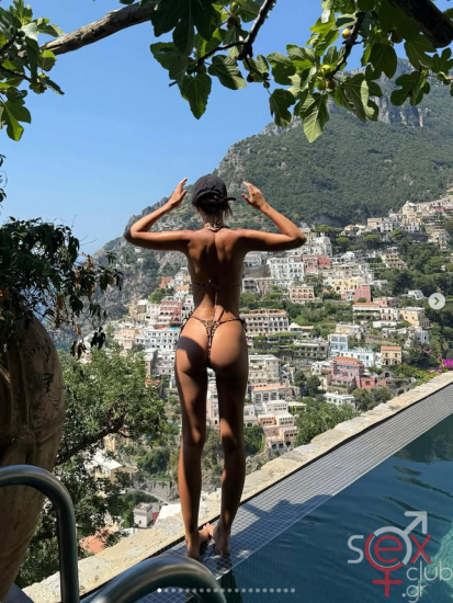 Screenshot 2025-09-17 at 22-55-18 Emily Ratajkowski (@emrata) • Φωτογραφίες και βίντεο στο Instagram.png