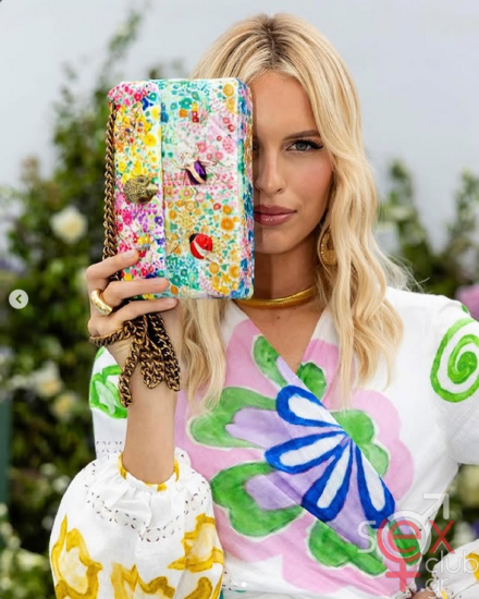 Screenshot 2025-09-19 at 22-28-24 Karolina Kurkova (@karolinakurkova) • Φωτογραφίες και βίντεο στο Instagram.png