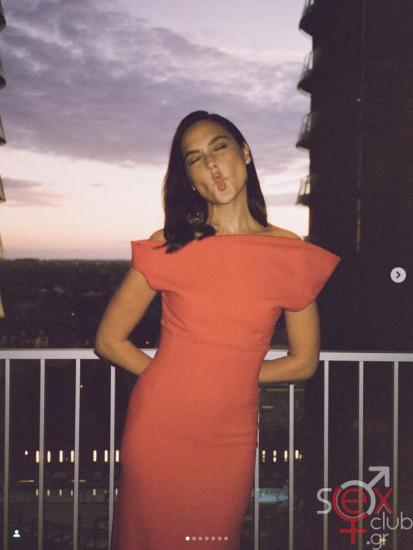 Screenshot 2025-10-24 at 00-59-25 Gal Gadot (@gal_gadot) • Φωτογραφίες και βίντεο στο Instagram.png