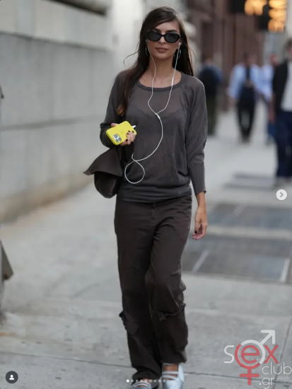 Screenshot 2025-09-17 at 22-59-23 Emily Ratajkowski (@emrata) • Φωτογραφίες και βίντεο στο Instagram.png