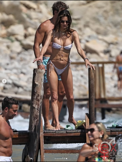 Screenshot 2025-07-19 at 19-13-24 Alessandra Ambrosio (@alessandraambrosio) • Φωτογραφίες και βίντεο στο Instagram.png