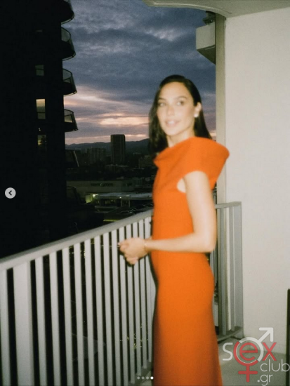 Screenshot 2025-10-24 at 01-02-29 Gal Gadot (@gal_gadot) • Φωτογραφίες και βίντεο στο Instagram.png