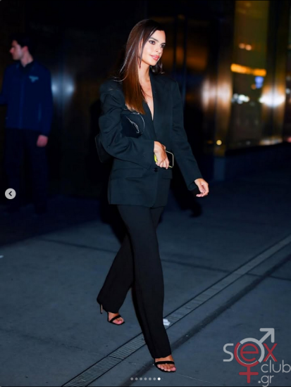 Screenshot 2025-09-17 at 23-02-08 Emily Ratajkowski (@emrata) • Φωτογραφίες και βίντεο στο Instagram.png