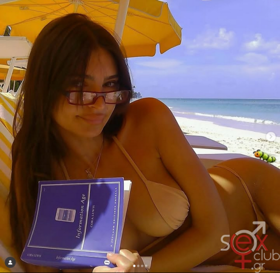 Screenshot 2025-09-17 at 23-06-56 Emily Ratajkowski (@emrata) • Φωτογραφίες και βίντεο στο Instagram.png