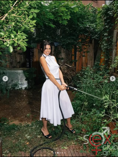 Screenshot 2025-10-04 at 19-29-43 Julia Fox (@juliafox) • Φωτογραφίες και βίντεο στο Instagram.png