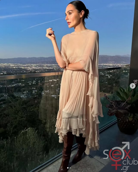 Screenshot 2025-10-27 at 23-23-38 Gal Gadot (@gal_gadot) • Φωτογραφίες και βίντεο στο Instagram.png