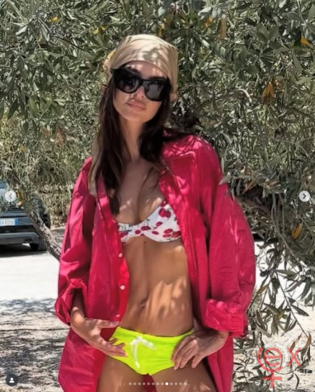 Screenshot 2025-09-17 at 23-12-43 Emily Ratajkowski (@emrata) • Φωτογραφίες και βίντεο στο Instagram.png