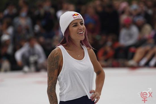 Leticia_Bufoni_au_Red_Bull_Conquest_Paris.jpg