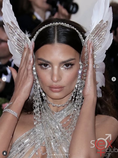 Screenshot 2025-09-17 at 23-14-16 Emily Ratajkowski (@emrata) • Φωτογραφίες και βίντεο στο Instagram.png