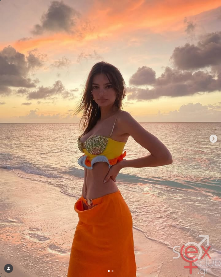 Screenshot 2025-09-17 at 23-15-13 Emily Ratajkowski (@emrata) • Φωτογραφίες και βίντεο στο Instagram.png