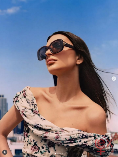 Screenshot 2025-09-17 at 23-15-23 Emily Ratajkowski (@emrata) • Φωτογραφίες και βίντεο στο Instagram.png
