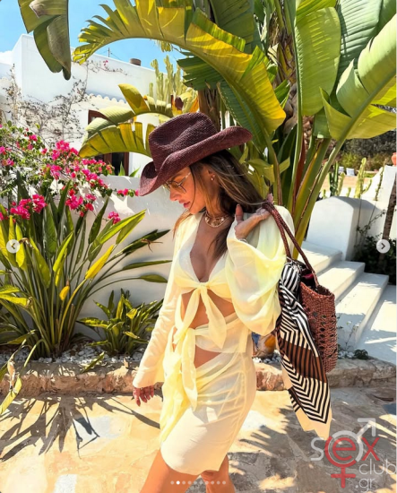 Screenshot 2025-07-19 at 19-23-54 Alessandra Ambrosio (@alessandraambrosio) • Φωτογραφίες και βίντεο στο Instagram.png