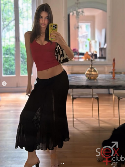 Screenshot 2025-09-18 at 18-46-47 Emily Ratajkowski (@emrata) • Φωτογραφίες και βίντεο στο Instagram.png