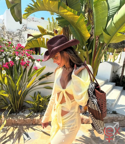 Screenshot 2025-07-19 at 19-26-58 Alessandra Ambrosio (@alessandraambrosio) • Φωτογραφίες και βίντεο στο Instagram.png