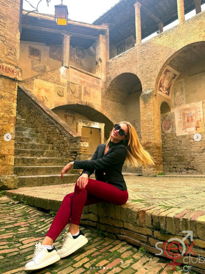 Screenshot 2025-11-30 at 17-50-39 TANYA LA GATTA (@tanyalagatta_official) • Φωτογραφίες και βίντεο στο Instagram.png