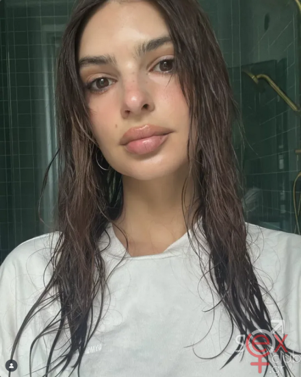 Screenshot 2025-09-18 at 19-17-39 Emily Ratajkowski (@emrata) • Φωτογραφίες και βίντεο στο Instagram.png