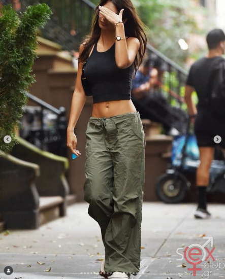 Screenshot 2025-09-18 at 19-19-35 Emily Ratajkowski (@emrata) • Φωτογραφίες και βίντεο στο Instagram.png