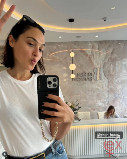 Screenshot 2025-10-29 at 19-47-29 Gal Gadot (@gal_gadot) • Φωτογραφίες και βίντεο στο Instagram.png