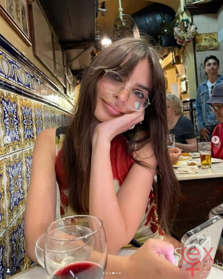 Screenshot 2025-09-18 at 19-23-32 Emily Ratajkowski (@emrata) • Φωτογραφίες και βίντεο στο Instagram.png
