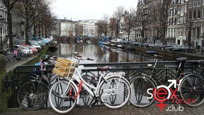 amsterdam-234527_1280-1.jpg