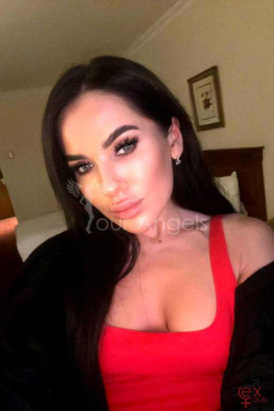 Angie-escort-athens-selfie-3.jpg