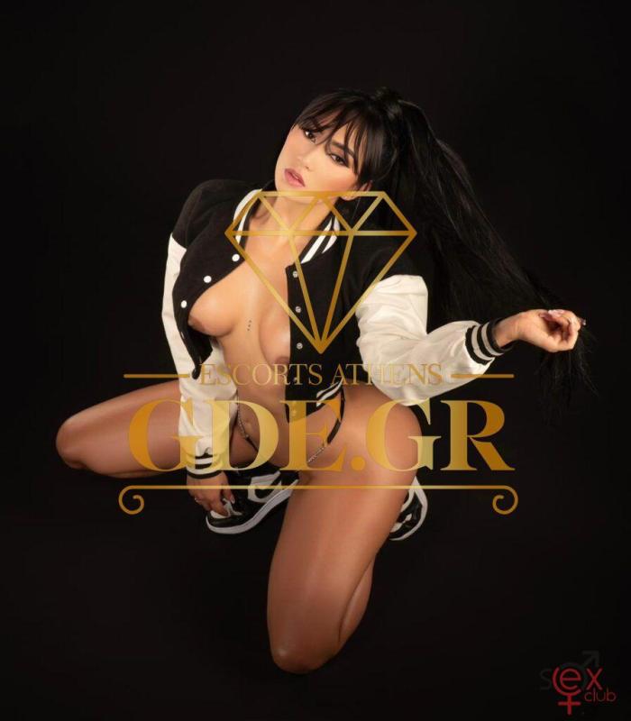 amanda-ultra-hot-curvy-colombian-girl-in-athens-896x1024.jpg