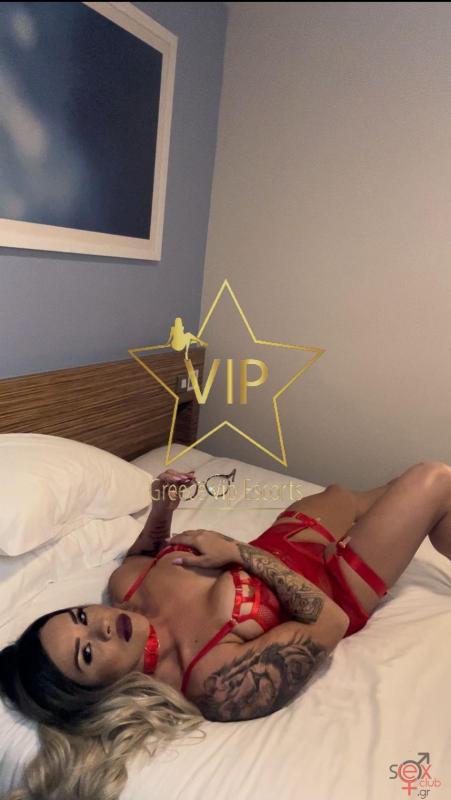 ariana-busty-vip-escort-12.jpg