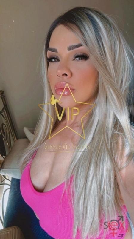 ariana-busty-vip-escort-4.jpg