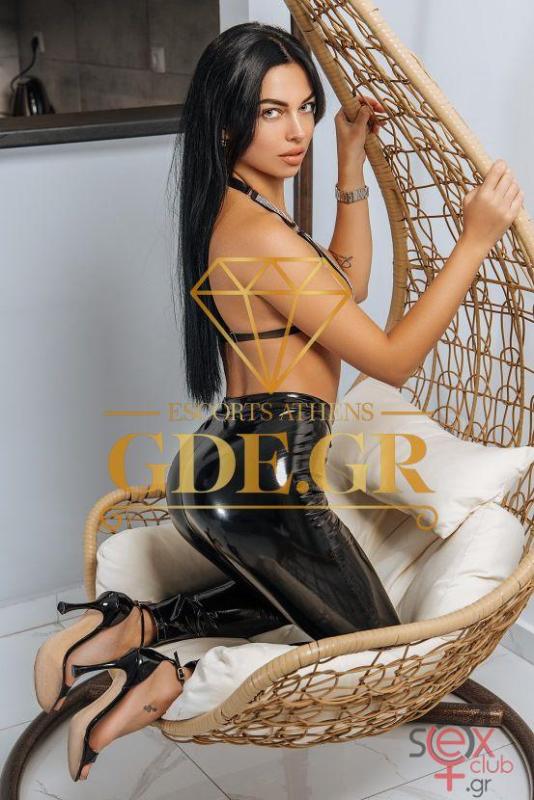 karlina-sensual-brunette-ukrainian-vip-girl-in-athens-1.jpg