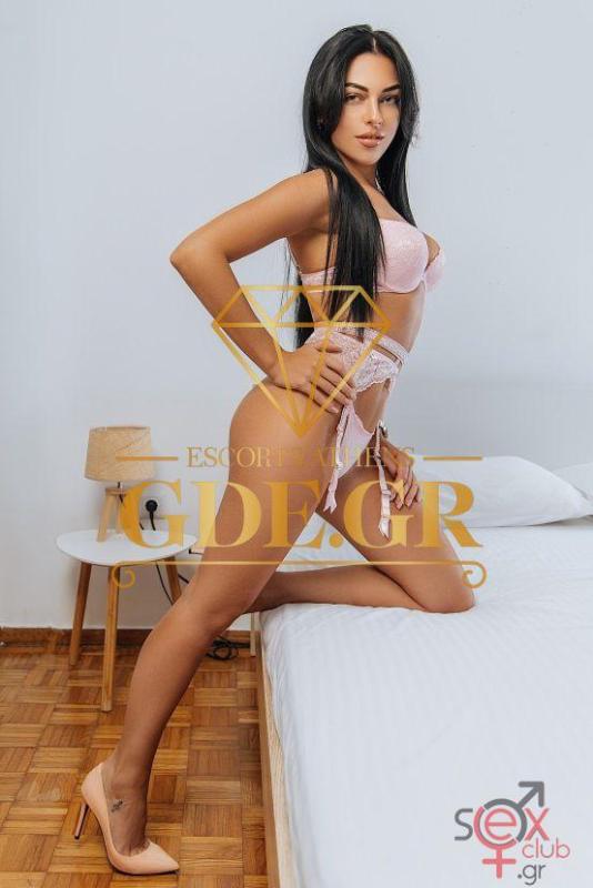 karlina-sensual-brunette-ukrainian-vip-girl-in-athens-4.jpg