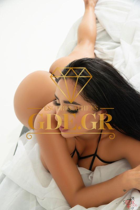 amanda-curvy-brunette-colombian-vip-girl-in-athens-11.jpg