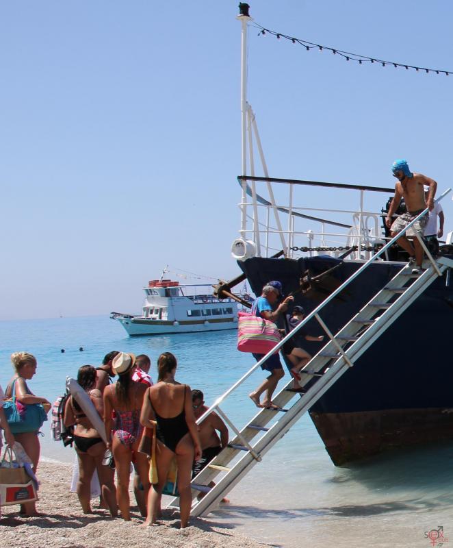 sexclub.gr Κώλοι σε ελληνικές παραλίες (1).JPG