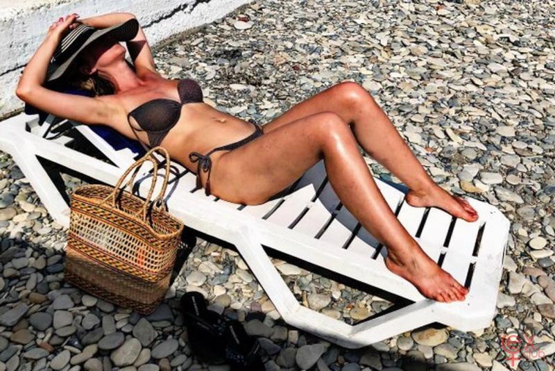 Sexclub.gr      Κώλοι σε ελληνικές παραλίες (36).jpeg