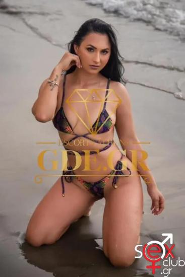 NATALIE-CURVY-BRUNETTE-LATIN-GDE-MODEL-IN-ATHENS-4.jpg