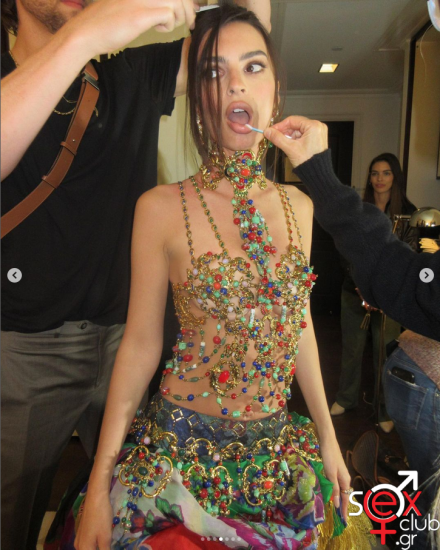 Screenshot 2024-06-16 at 21-26-21 Emily Ratajkowski (@emrata) • Φωτογραφίες και βίντεο στο Instagram.png