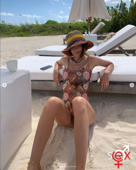 Screenshot 2024-06-19 at 19-56-34 Emily Ratajkowski στο Instagram tan lines by @inamoratawoman.png