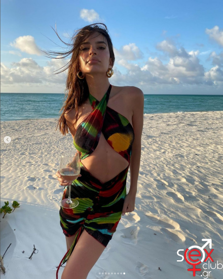 Screenshot 2024-06-20 at 19-07-43 Emily Ratajkowski στο Instagram tan lines by @inamoratawoman.png