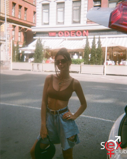 Screenshot 2024-06-23 at 15-51-03 Emily Ratajkowski στο Instagram CITY KINI! All new @inamoratawoman live now.png