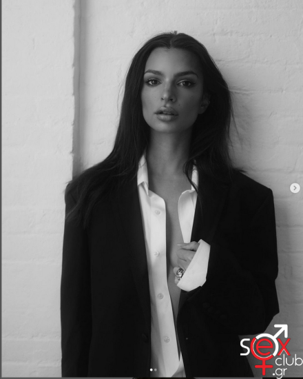 Screenshot 2024-06-23 at 15-57-54 Emily Ratajkowski στο Instagram CITY KINI! All new @inamoratawoman live now.png