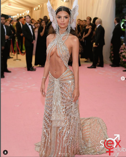 Screenshot 2024-06-23 at 15-58-08 Emily Ratajkowski στο Instagram CITY KINI! All new @inamoratawoman live now.png
