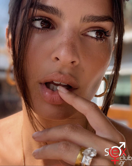 Screenshot 2024-07-07 at 16-45-02 Emily Ratajkowski (@emrata) • Φωτογραφίες και βίντεο στο Instagram.png