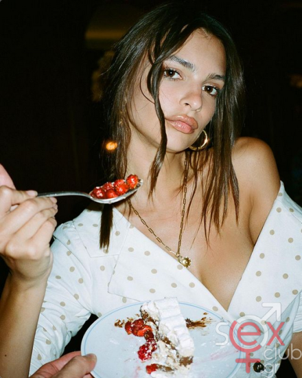 Screenshot 2024-07-21 at 18-39-34 Emily Ratajkowski (@emrata) • Φωτογραφίες και βίντεο στο Instagram.png