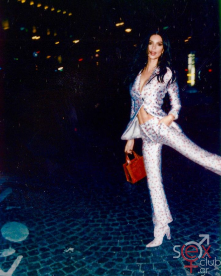 Screenshot 2024-07-27 at 20-07-33 Emily Ratajkowski (@emrata) • Φωτογραφίες και βίντεο στο Instagram.png