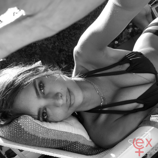Screenshot 2024-07-27 at 21-05-02 Emily Ratajkowski (@emrata) • Φωτογραφίες και βίντεο στο Instagram.png
