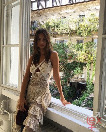 Screenshot 2024-07-27 at 21-07-03 Emily Ratajkowski (@emrata) • Φωτογραφίες και βίντεο στο Instagram.png