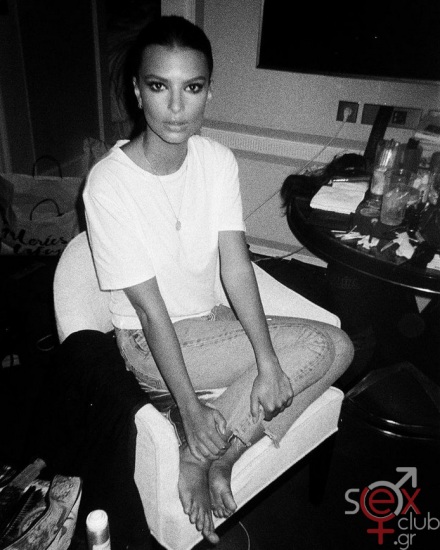 Screenshot 2024-07-27 at 21-11-44 Emily Ratajkowski (@emrata) • Φωτογραφίες και βίντεο στο Instagram.png