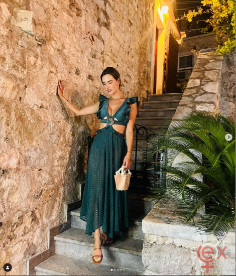 Screenshot 2024-07-28 at 18-12-01 Alessandra Ambrosio (@alessandraambrosio) • Φωτογραφίες και βίντεο στο Instagram.png