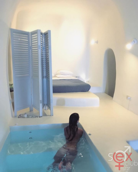 Screenshot 2024-07-27 at 21-34-38 Emily Ratajkowski (@emrata) • Φωτογραφίες και βίντεο στο Instagram.png